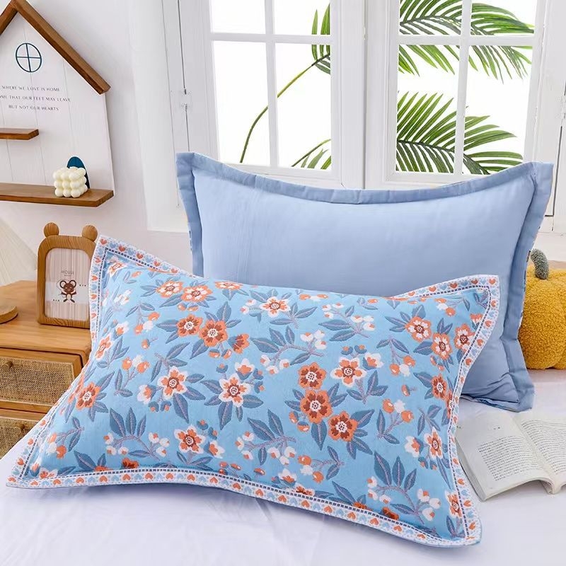 Dvigubo komplektas pagalvių užvalkalai iš šukuotos medvilnės, modelis su karikatūra ir languotu raštu, aplanko stiliaus užsegimas, minkšti ir be pluošto