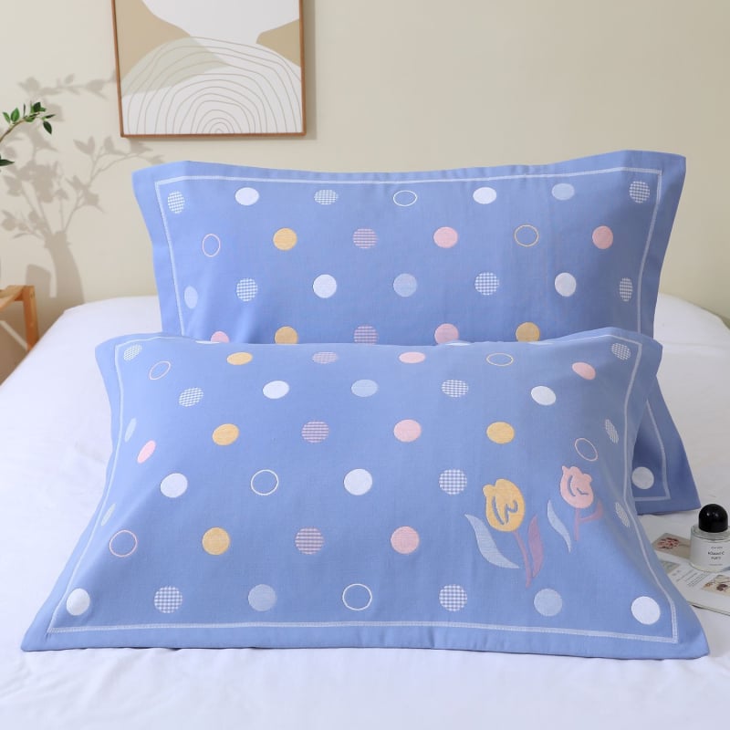 Dvigubo komplektas pagalvių užvalkalai iš šukuotos medvilnės, modelis su karikatūra ir languotu raštu, aplanko stiliaus užsegimas, minkšti ir be pluošto