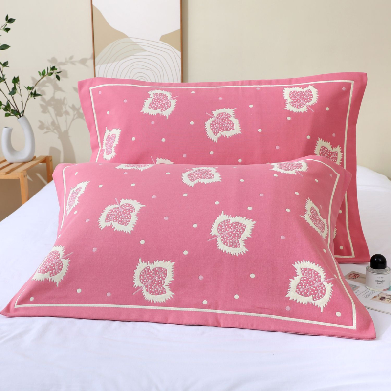 Dvigubo komplektas pagalvių užvalkalai iš šukuotos medvilnės, modelis su karikatūra ir languotu raštu, aplanko stiliaus užsegimas, minkšti ir be pluošto