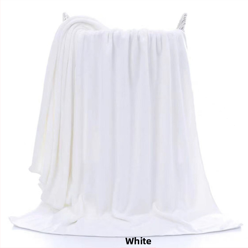 Vannas dvielis no superfīnas šķiedras, 32 pavedieni, šuves malas, svars 300–400 g, vannas/pludmales dvielis