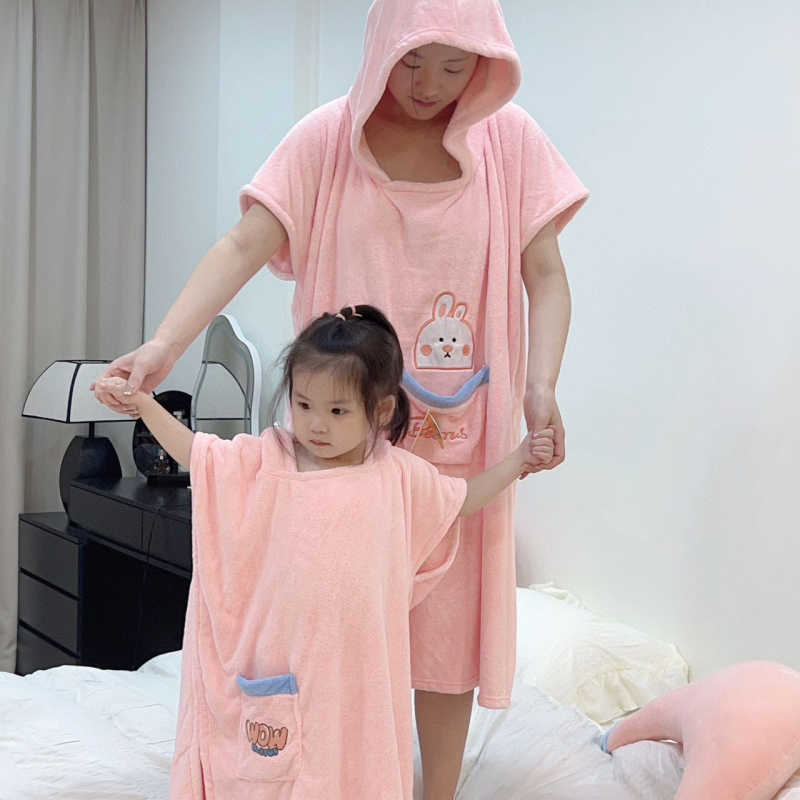 Billus coral fleece ogrtač s kapuljačom za djecu i odrasle, upijajući, šivanje s embroiderijem, 150D pređa, težina 300–400 g, prilagodljiva obrada