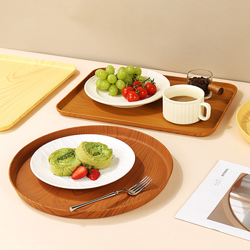 Plastmasas trauks, kvadrāta formas, rokraksta dizaina virsma, vienkrāsains raksts; logotipa druka un pielāgošana pieejama; nav piemērots mikroviļņu krāsnij