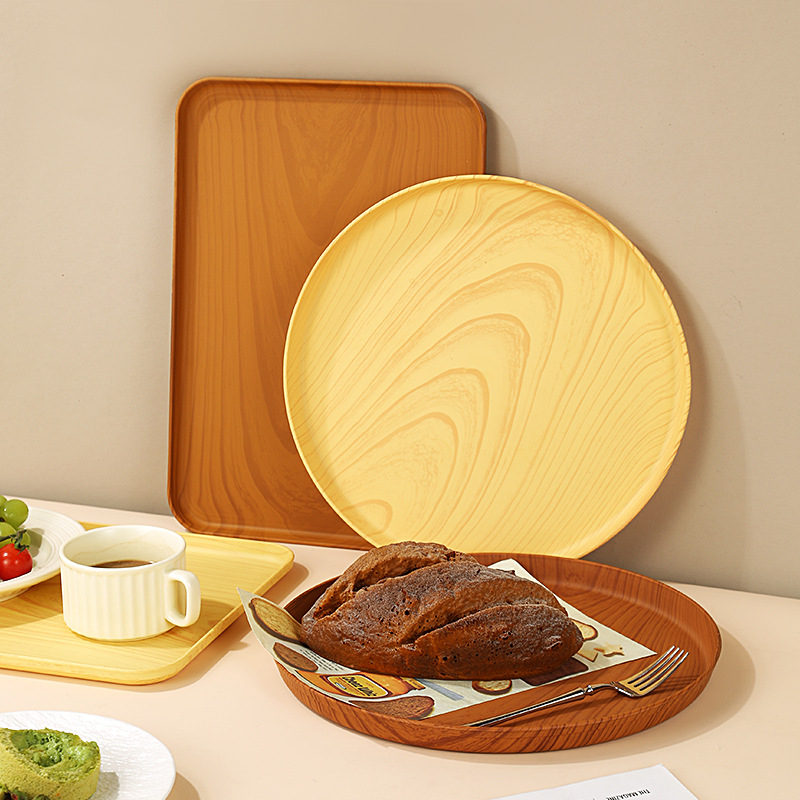 Plastmasas trauks, kvadrāta formas, rokraksta dizaina virsma, vienkrāsains raksts; logotipa druka un pielāgošana pieejama; nav piemērots mikroviļņu krāsnij