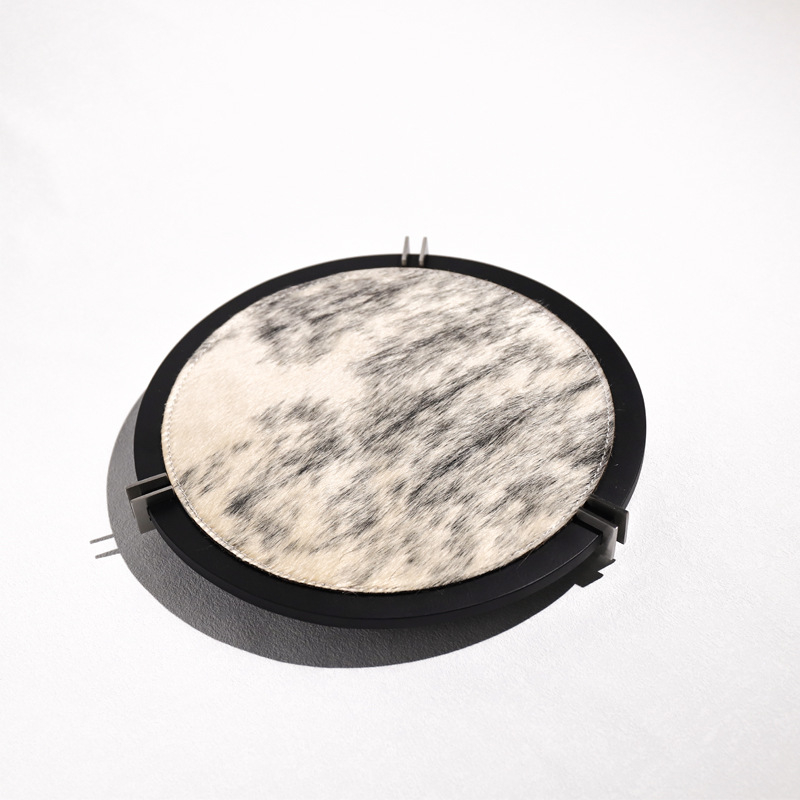 Metāla dekoratīvais trauks mājām — mūsdienīgs minimalistisks stils, ieklāta virsma, kartona iepakojums, privāto zīmolu atbalsts