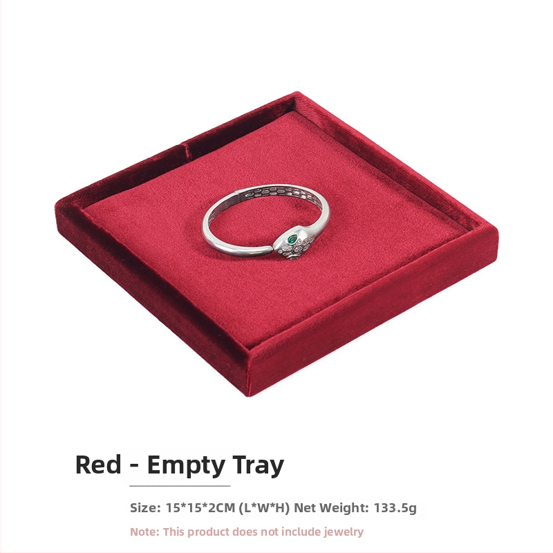 Samta juvelieru demonstrācijas paliktnis gredieniem un kaklarotām — kvadrātiska, vienlīmeņa, ekspozīcijas piederums