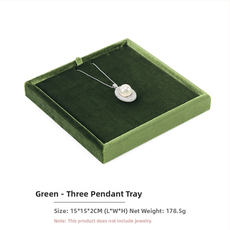 Samta juvelieru demonstrācijas paliktnis gredieniem un kaklarotām — kvadrātiska, vienlīmeņa, ekspozīcijas piederums