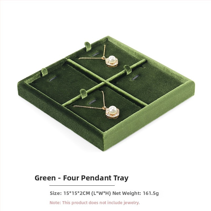 Samta juvelieru demonstrācijas paliktnis gredieniem un kaklarotām — kvadrātiska, vienlīmeņa, ekspozīcijas piederums