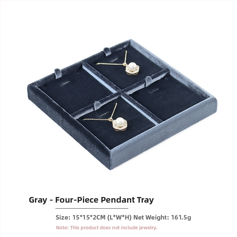 Samta juvelieru demonstrācijas paliktnis gredieniem un kaklarotām — kvadrātiska, vienlīmeņa, ekspozīcijas piederums