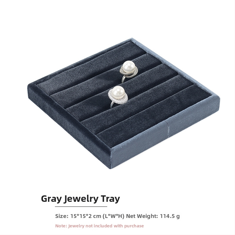 Samta juvelieru demonstrācijas paliktnis gredieniem un kaklarotām — kvadrātiska, vienlīmeņa, ekspozīcijas piederums