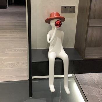 Sēdoša sveķu skulptūra: puišelis tur balonus un pūš burbuļus, vienkāršs un mūsdienīgs stils; Materiāls: sveķi + nerūsējošais tērauds; Amats: Cits; Dāvana: Personas dāvana