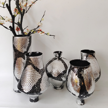 Keramikas vāze ar ķīniešu stilu; materiāls: keramika; kategorija: vāze; stils: ķīniešu.