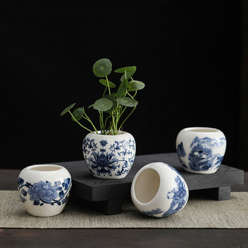 Porcelāna vāze ķīniešu stilā uz galda; Materiāls: porcelāns; Kategorija: vāze; Iepakojums: kartona iepakojums; Dāvanas gadījumi: kāzas, dzimšanas diena, izlaidums, pārvākšanās