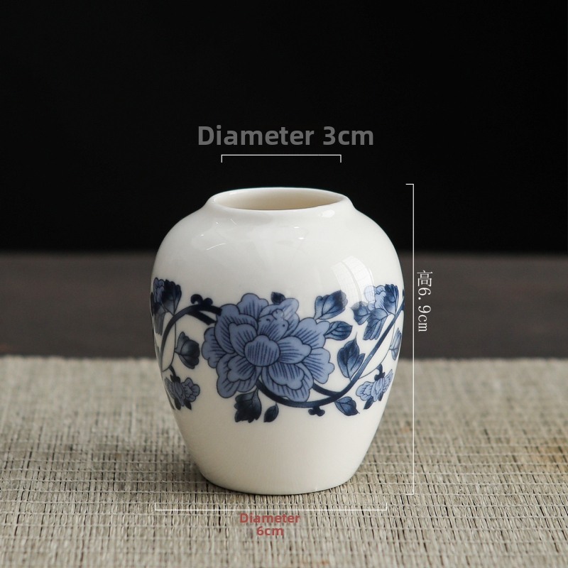 Porcelāna vāze ķīniešu stilā uz galda; Materiāls: porcelāns; Kategorija: vāze; Iepakojums: kartona iepakojums; Dāvanas gadījumi: kāzas, dzimšanas diena, izlaidums, pārvākšanās