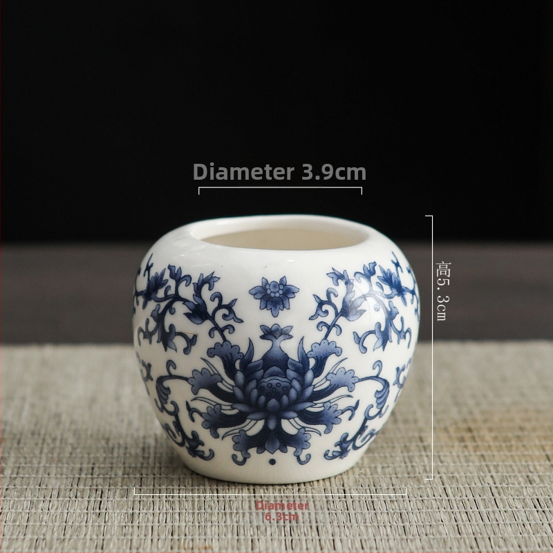 Porcelāna vāze ķīniešu stilā uz galda; Materiāls: porcelāns; Kategorija: vāze; Iepakojums: kartona iepakojums; Dāvanas gadījumi: kāzas, dzimšanas diena, izlaidums, pārvākšanās