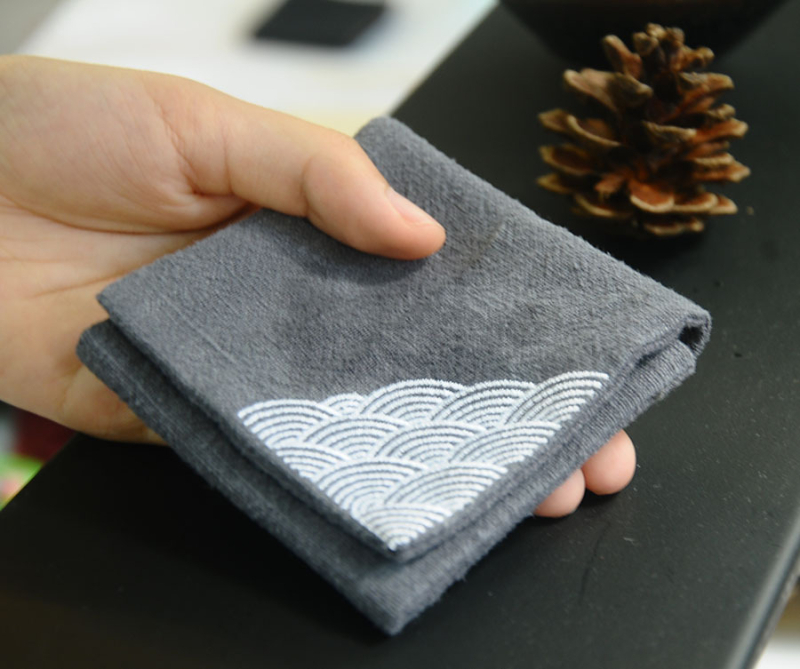 Arbatinė servetėlė, siuvinėta medvilnė, dviejų sluoksnių sugeriamas, 25 g, siuvinėjimas, džakardas, paprastas audinys, kilpos kraštas