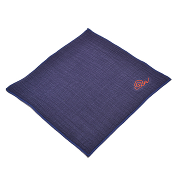 Prosop de ceai din țesătură bumbac-len cu broderie în motiv de nori, îngroșat, pentru masă de ceai casnic, absorbant, ambalat într-o pungă OPP, origine Dehua, lansat vara 2013.