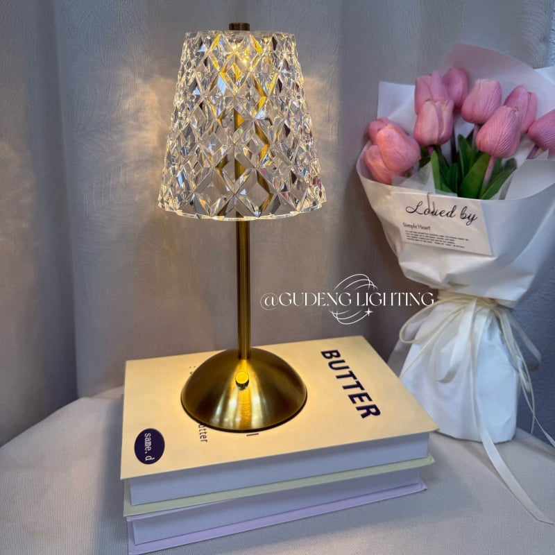 Krištolinė stalų lempa su prisilietimo USB įkrovimu, metalo pagrindas, atmosferinis apšvietimas