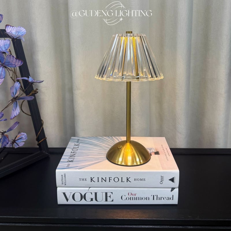 Krištolinė stalų lempa su prisilietimo USB įkrovimu, metalo pagrindas, atmosferinis apšvietimas