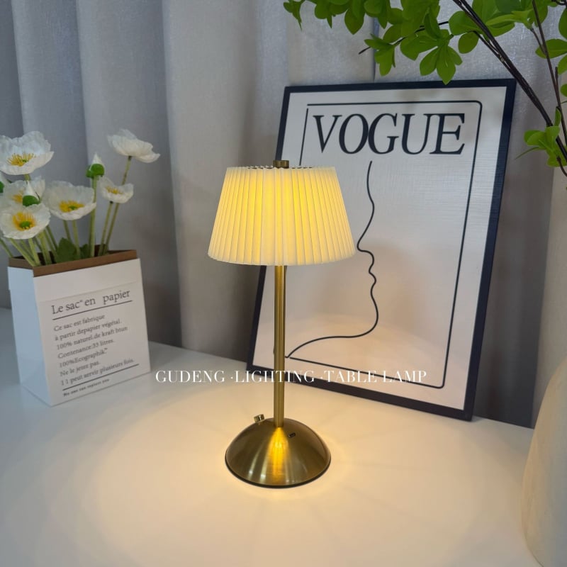 Krištolinė stalų lempa su prisilietimo USB įkrovimu, metalo pagrindas, atmosferinis apšvietimas