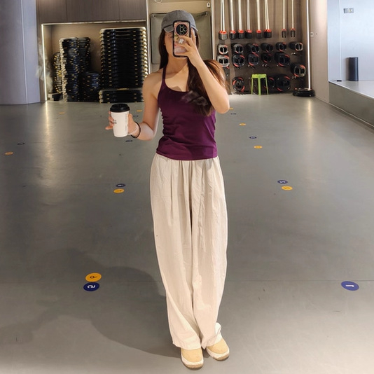 Ženski yoga top s 3/4 šalicama, srednje oblikovane čašice, čvrste dvostruke naramenice, glavni materijal: najlon smjesa 95%, podstava od spandeksa 5%, brzo suši