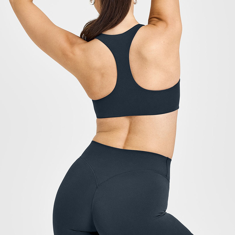 Sportski grudnjak za visoku intenzitetu, stražnji dio u obliku I, fiksirane dvostruke naramenice, glavni materijal: 75% najlon, 25% spandex; podstava: spandex 25%.