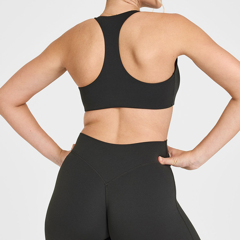 Sportski grudnjak za visoku intenzitetu, stražnji dio u obliku I, fiksirane dvostruke naramenice, glavni materijal: 75% najlon, 25% spandex; podstava: spandex 25%.