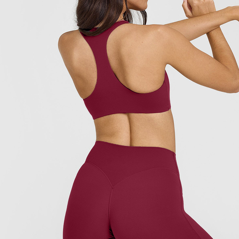 Sportski grudnjak za visoku intenzitetu, stražnji dio u obliku I, fiksirane dvostruke naramenice, glavni materijal: 75% najlon, 25% spandex; podstava: spandex 25%.