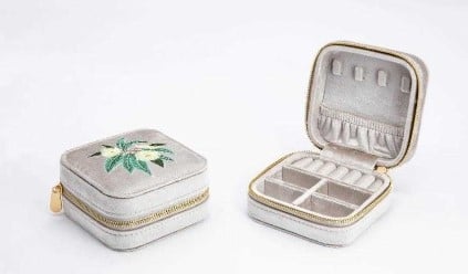 Cutie de bijuterii velur - Model B-02407 | Material: Velur, Tip ambalare: cutie, Ambalare pentru bijuterii, Brand: Bright