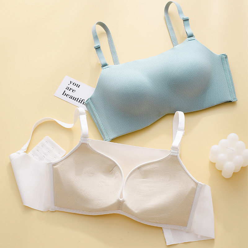 Χωρίς ραφές γυναικείο σουτιέν για μικρό στήθος, κάλυψη 3/4, αποσπώμενες διπλές στράπες, πίσω κλείσιμο με τρεις σειρές αγκράφες, νάιλον ύφασμα