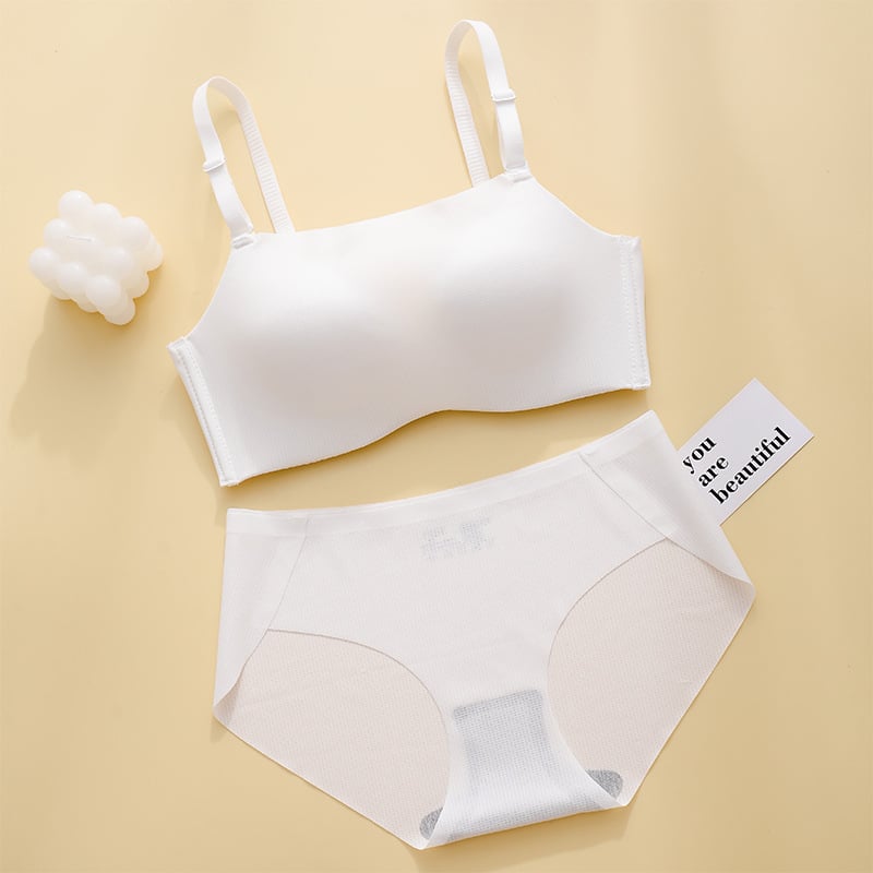 Χωρίς ραφές γυναικείο σουτιέν για μικρό στήθος, κάλυψη 3/4, αποσπώμενες διπλές στράπες, πίσω κλείσιμο με τρεις σειρές αγκράφες, νάιλον ύφασμα