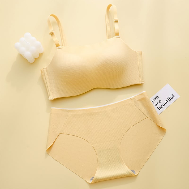 Χωρίς ραφές γυναικείο σουτιέν για μικρό στήθος, κάλυψη 3/4, αποσπώμενες διπλές στράπες, πίσω κλείσιμο με τρεις σειρές αγκράφες, νάιλον ύφασμα