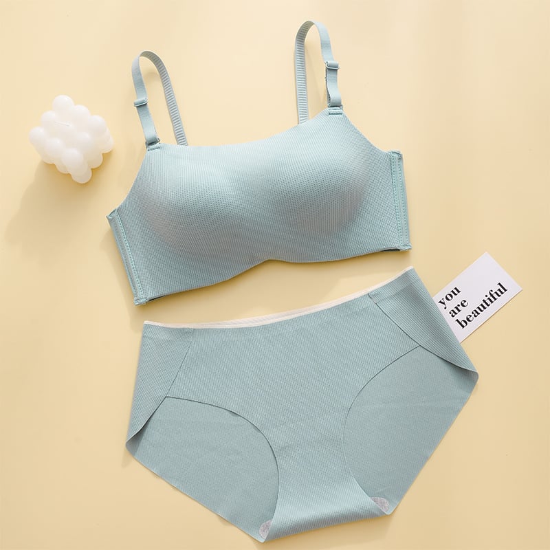 Χωρίς ραφές γυναικείο σουτιέν για μικρό στήθος, κάλυψη 3/4, αποσπώμενες διπλές στράπες, πίσω κλείσιμο με τρεις σειρές αγκράφες, νάιλον ύφασμα