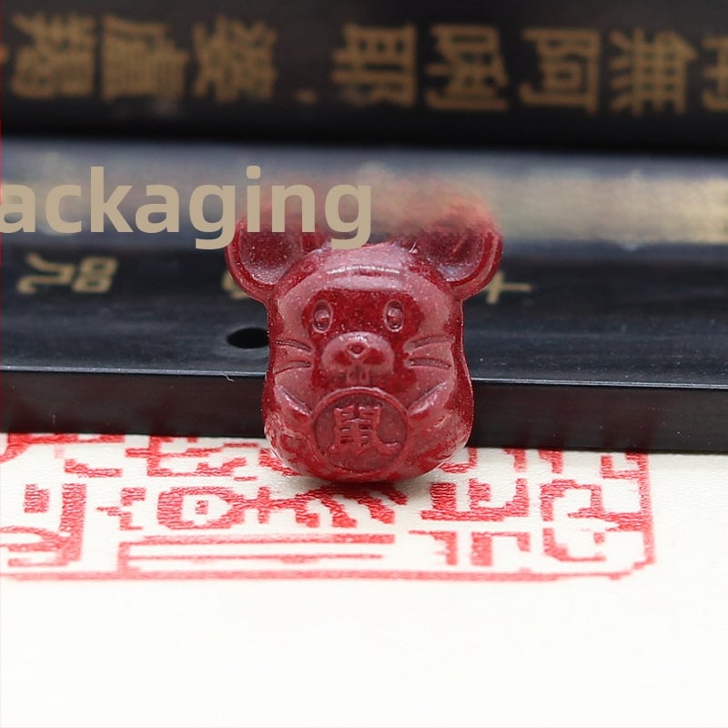 Zodijaki mini privjesak od prirodnog cinnabara, graviranje i poliranje, čistoća 95%, mogućnost prilagođavanja