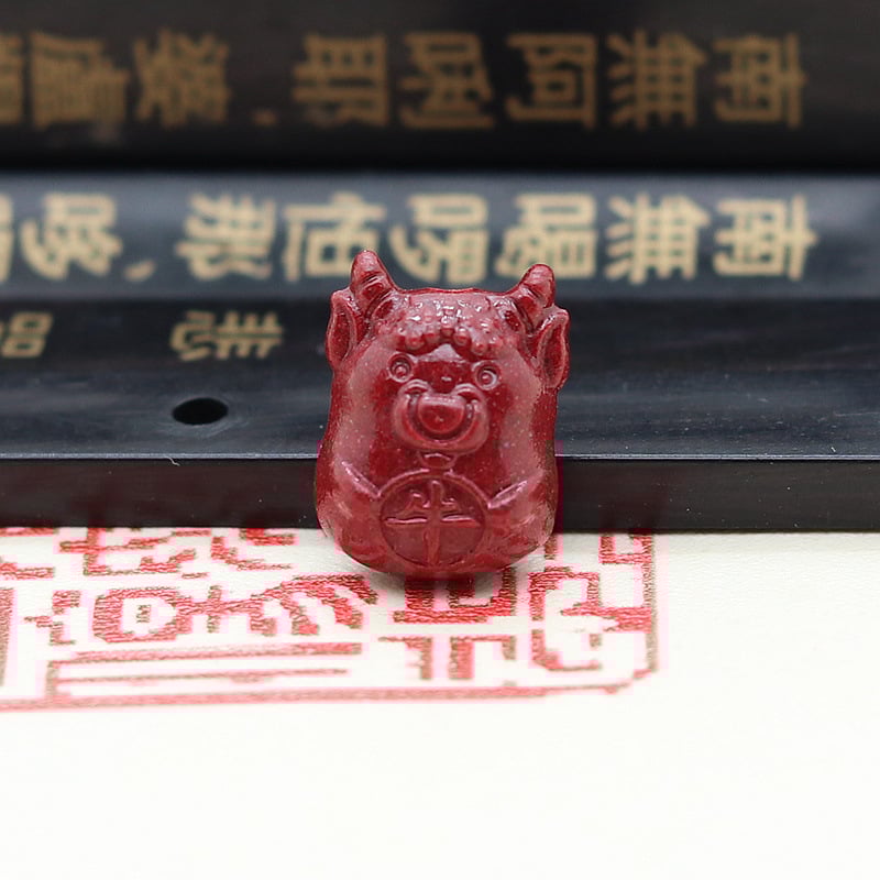 Zodijaki mini privjesak od prirodnog cinnabara, graviranje i poliranje, čistoća 95%, mogućnost prilagođavanja