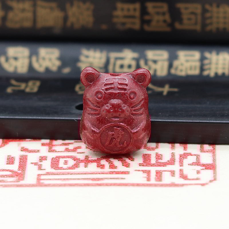 Zodijaki mini privjesak od prirodnog cinnabara, graviranje i poliranje, čistoća 95%, mogućnost prilagođavanja