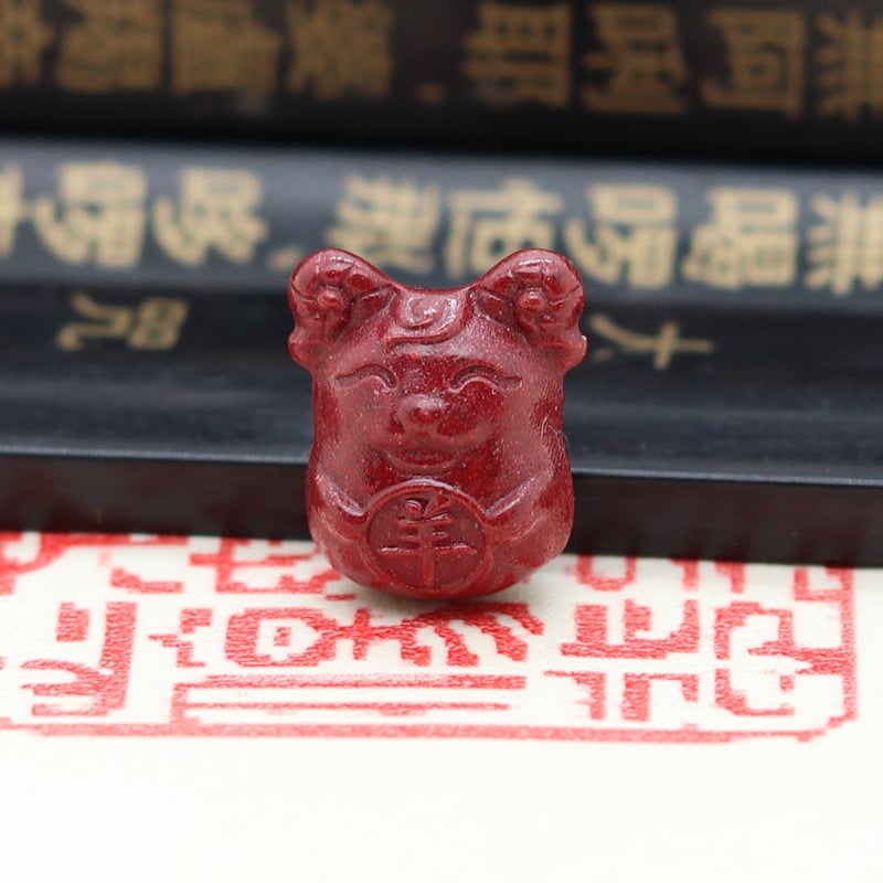 Zodijaki mini privjesak od prirodnog cinnabara, graviranje i poliranje, čistoća 95%, mogućnost prilagođavanja