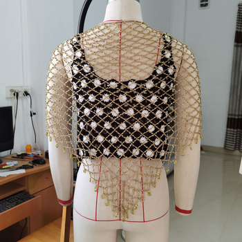 Șal triunghiular din fir de poliester, croșetă manual, model în grilă de culori, accesor decorativ pentru toate sezoanele