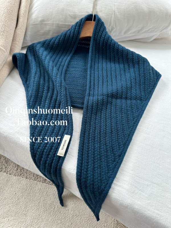 Trokutasti šal od 100% vune, warp pletenje, grije zimu