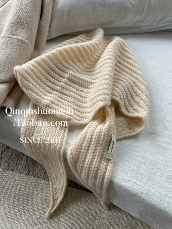 Trokutasti šal od 100% vune, warp pletenje, grije zimu