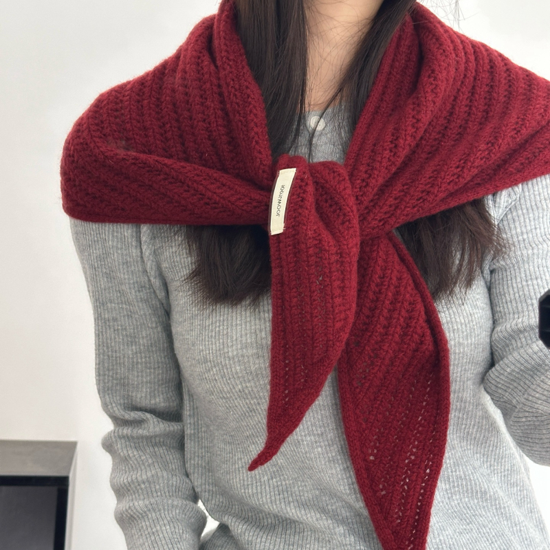 Trokutasti šal od 100% vune, warp pletenje, grije zimu