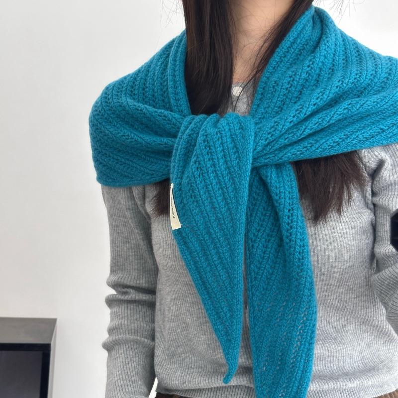 Trokutasti šal od 100% vune, warp pletenje, grije zimu