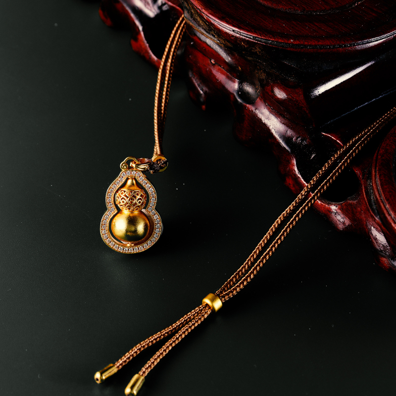 Ogrlica s ručno izrađenim bisernim lancem i privjeskom kompas od legure bakra, unisex dizajn