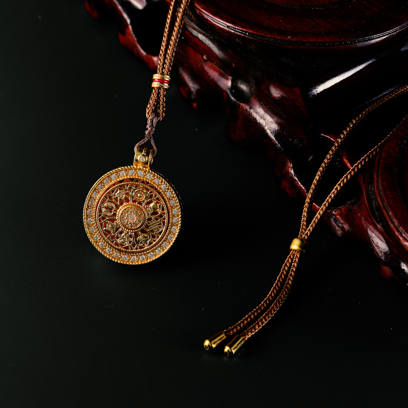 Ogrlica s ručno izrađenim bisernim lancem i privjeskom kompas od legure bakra, unisex dizajn