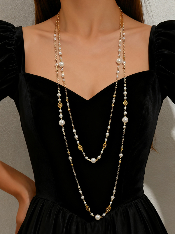 Ogrlica boho stila, dugačak dizajn s cvjetnim privjeskom; cinkova legura, elektroplatirana, duljina 41–50 cm, U-oblik, običan lanac