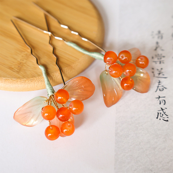 Etno stiilis juukseklips viljamotiiviga, käsitöö (Materjal: sulam; Stiil: etniline, naistele; Kujundus: puuvilja motiiv; Käsitööd; Väljalase: 2024. aasta sügis)