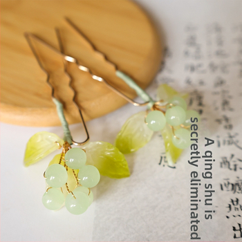 Etno stiilis juukseklips viljamotiiviga, käsitöö (Materjal: sulam; Stiil: etniline, naistele; Kujundus: puuvilja motiiv; Käsitööd; Väljalase: 2024. aasta sügis)