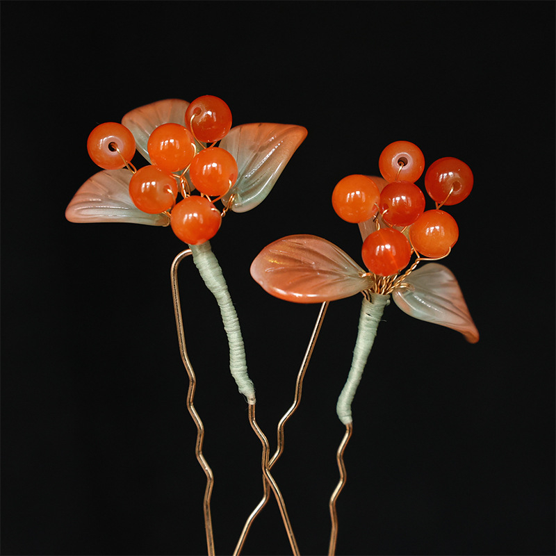 Etno stiilis juukseklips viljamotiiviga, käsitöö (Materjal: sulam; Stiil: etniline, naistele; Kujundus: puuvilja motiiv; Käsitööd; Väljalase: 2024. aasta sügis)