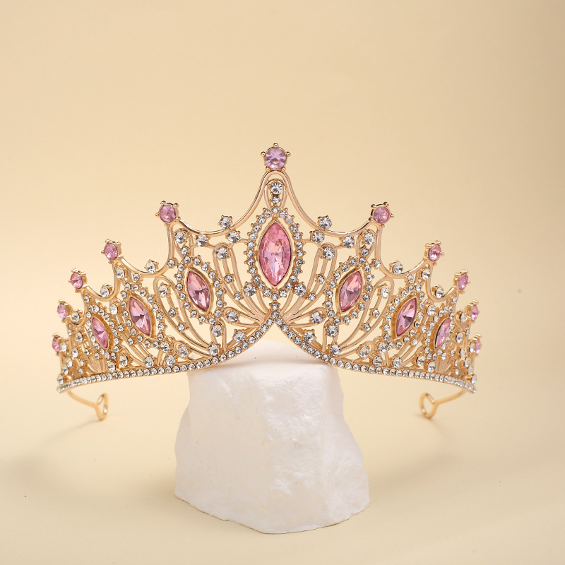 Vjenčana tiara (Materijal: Legura; Oblik: ženska kruna; Tehnika obrade: dijamant; Vrsta kristala: kristal; Izlazak: proljeće 2025)