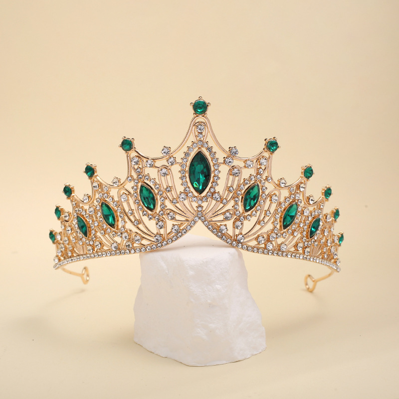 Vjenčana tiara (Materijal: Legura; Oblik: ženska kruna; Tehnika obrade: dijamant; Vrsta kristala: kristal; Izlazak: proljeće 2025)