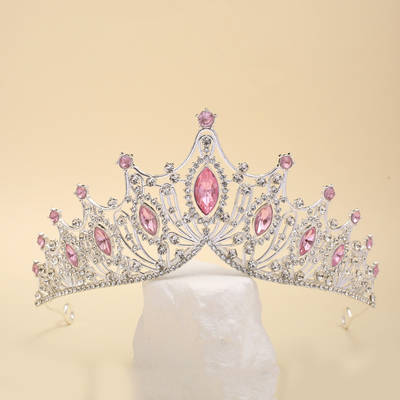 Vjenčana tiara (Materijal: Legura; Oblik: ženska kruna; Tehnika obrade: dijamant; Vrsta kristala: kristal; Izlazak: proljeće 2025)